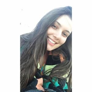 Meet your Posher, Larissa